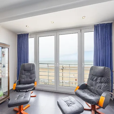 On The 3rd Floor With Phenomenal Sea View * ميدل كيرك